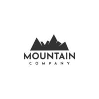 création de modèle de logo d'aventure en montagne vecteur