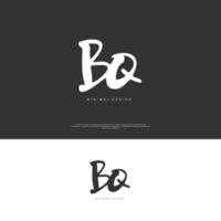 bq écriture manuscrite initiale ou logo manuscrit pour l'identité. logo avec signature et style dessiné à la main. vecteur