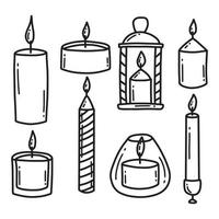 un ensemble de bougies différentes. bougies allumées. illustration vectorielle. style de griffonnage. collection de bougies aromatiques. vecteur