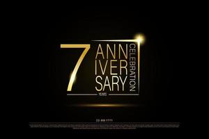 7 ans anniversaire logo or doré sur fond noir, création vectorielle pour la célébration. vecteur