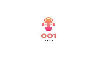 création de logo de chaîne de podcast ou de radio à l'aide d'un microphone et d'une icône de chat ou de conversation sur le bouton de lecture vecteur