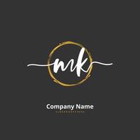 mk écriture manuscrite initiale et création de logo de signature avec cercle. beau design logo manuscrit pour la mode, l'équipe, le mariage, le logo de luxe. vecteur