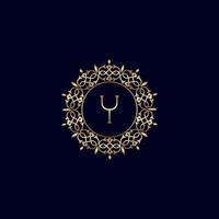 y logo de luxe royal orné d'or vecteur