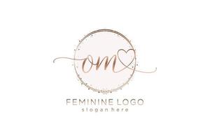logo d'écriture manuscrite initial om avec logo vectoriel de modèle de cercle de mariage initial, mode, floral et botanique avec modèle créatif.