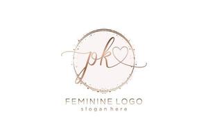 logo d'écriture pk initial avec logo vectoriel de modèle de cercle de mariage initial, mode, floral et botanique avec modèle créatif.