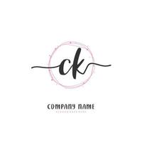 ck ck écriture manuscrite initiale et création de logo de signature avec cercle. beau design logo manuscrit pour la mode, l'équipe, le mariage, le logo de luxe. vecteur