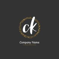 ck ck écriture manuscrite initiale et création de logo de signature avec cercle. beau design logo manuscrit pour la mode, l'équipe, le mariage, le logo de luxe. vecteur