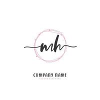 mh écriture initiale et création de logo de signature avec cercle. beau design logo manuscrit pour la mode, l'équipe, le mariage, le logo de luxe. vecteur