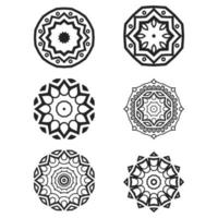 motif circulaire en forme de mandala pour henné, mehndi, tatouage, décoration. ornement décoratif dans un style oriental ethnique. page de livre de coloriage. vecteur