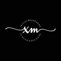 vecteur de modèle de logo d'écriture initiale xm