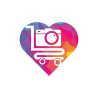 icône de vecteur de logo de concept de forme de coeur de magasin d'appareil photo. panier d'achat avec modèle de conception de logo d'objectif de caméra.