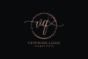 logo d'écriture initiale vq avec logo vectoriel de modèle de cercle de mariage initial, mode, floral et botanique avec modèle créatif.