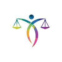 homme tenant le logo de la balance de la justice. création de logo de droit et d'avocat. vecteur