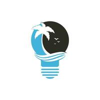 lampe à ampoule abstraite avec création de logo de palmier. symbole d'innovation de voyage nature. conception de concept de visite et de voyage. vecteur
