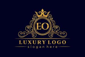 eo lettre initiale or calligraphique féminin floral monogramme héraldique dessiné à la main antique vintage style luxe logo design vecteur premium