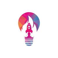 création de logo de concept de forme d'ampoule de feu de fusée. combinaison de logos de feu et de fusée. symbole ou icône de flamme et d'avion. vecteur