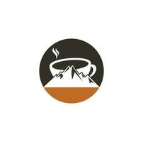 création de modèle de logo de café de montagne. icône de conception de logo de café vecteur