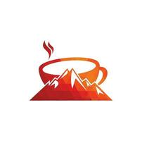 création de modèle de logo de café de montagne. icône de conception de logo de café vecteur