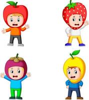 la collection des garçons mignons utilisant le costume de fruits avec différentes variantes vecteur
