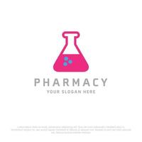 logo de pharmacie avec un design créatif avec fond blanc et typographie vecteur