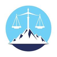 montagnes et symboles de la justice. conception de concept de logo d'échelle de loi. vecteur