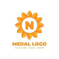 lettre n élément de conception de logo vectoriel médaille fleur