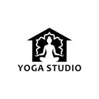 logo du studio de yoga. femme assise en posture de lotus, silhouette de position de lotus. vecteur