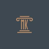 monogramme initial mk pour le logo du cabinet d'avocats avec un design de pilier vecteur