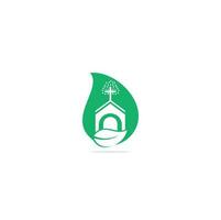 conception de logo de concept de forme de goutte de bâtiment d'église. logo de modèle pour les églises et les chrétiens. logo du bâtiment de l'église croisée. vecteur