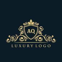 logo lettre aq avec bouclier d'or de luxe. modèle vectoriel de logo d'élégance.