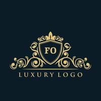 logo lettre fo avec bouclier d'or de luxe. modèle vectoriel de logo d'élégance.