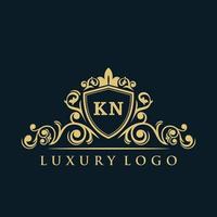 logo lettre kn avec bouclier d'or de luxe. modèle vectoriel de logo d'élégance.
