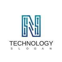 lettre n technologie logo avec symbole de circuit vecteur