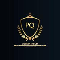 pq lettre initiale avec modèle royal.élégant avec vecteur de logo de couronne, illustration vectorielle de lettrage créatif logo.
