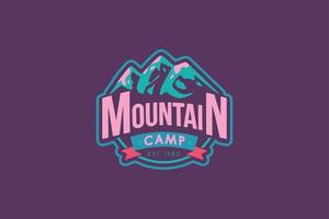 modèle de logo vectoriel de camp de montagne