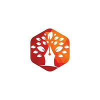 modèle de conception de logo de stylo arbre. logo de la communauté de l'éducation et des écrivains. création de logo d'entreprise créative de feuille d'arbre de stylo vecteur