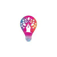 modèle de conception de logo de concept de forme d'ampoule d'arbre de stylo. création de logo d'entreprise créative de feuille d'arbre de stylo vecteur