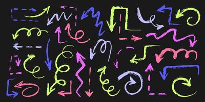 ensemble d'icônes vectorielles de flèche de doodle dessinés à la main colorées. conception de flèche de croquis pour le plan d'affaires et l'éducation vecteur