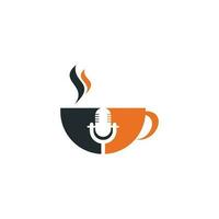 modèle de conception de logo de podcast de café, microphone classique et vecteur de tasse de café