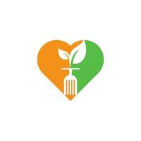 modèle de logo de concept de forme de coeur d'aliments sains. logo d'aliments biologiques avec symbole de cuillère et de feuille. vecteur