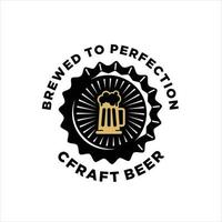 logo de la chope de bière sur le timbre - illustration vectorielle, conception de l'emblème de la brasserie vecteur