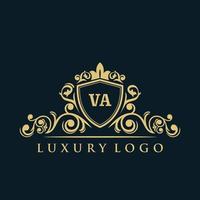 logo lettre va avec bouclier d'or de luxe. modèle vectoriel de logo d'élégance.