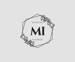 logo mi féminin initial. utilisable pour les logos nature, salon, spa, cosmétique et beauté. élément de modèle de conception de logo vectoriel plat.