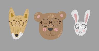 ensemble de visages ou de têtes d'animaux drôles mignons portant des lunettes. lapin. animaux de griffonnage drôles. ours, renard et lapin en style cartoon. isolé sur fond gris. illustration vectorielle colorée dessinée à la main. vecteur