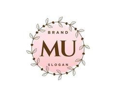 logo mu féminin initial. utilisable pour les logos nature, salon, spa, cosmétique et beauté. élément de modèle de conception de logo vectoriel plat.