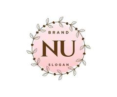 logo nu féminin initial. utilisable pour les logos nature, salon, spa, cosmétique et beauté. élément de modèle de conception de logo vectoriel plat.