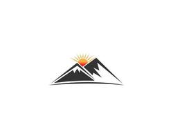 création de logo de silhouette de paysage de montagne avec modèle de concept de vecteur de symbole de soleil.