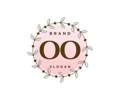 logo initial oo féminin. utilisable pour les logos nature, salon, spa, cosmétique et beauté. élément de modèle de conception de logo vectoriel plat.