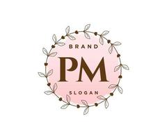 logo féminin initial pm. utilisable pour les logos nature, salon, spa, cosmétique et beauté. élément de modèle de conception de logo vectoriel plat.