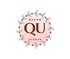 initiale qu logo féminin. utilisable pour les logos nature, salon, spa, cosmétique et beauté. élément de modèle de conception de logo vectoriel plat.